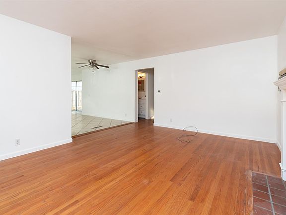 5th image of 32037 Amelia Ave