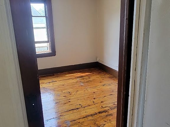 5th image of 404 W Utica St #2