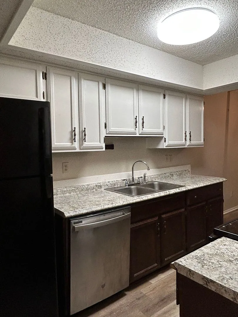 Charming 2 Bed, 1.5 Bath Townhouse in Lafayette! — Photo 3