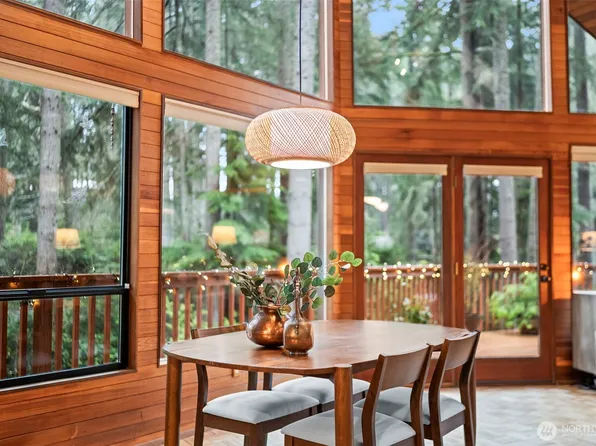 9910 40th Avenue Ct, Gig Harbor, WA 98332