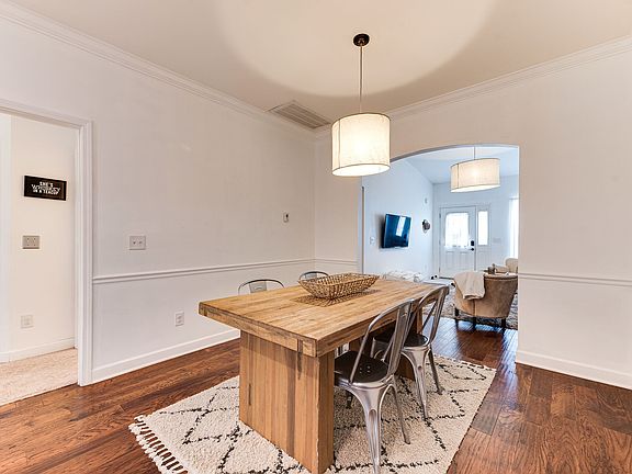 4th image of 106 Velena St #1