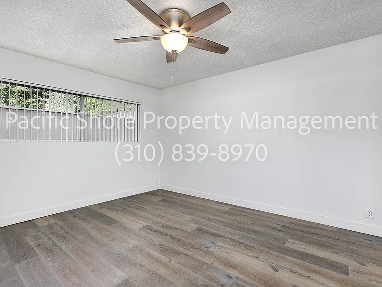 868 West Knoll Apartments — Photo 13