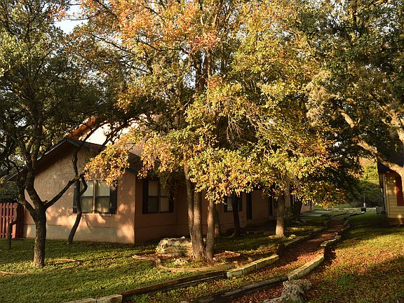 3rd image of 4 Deerfield Dr