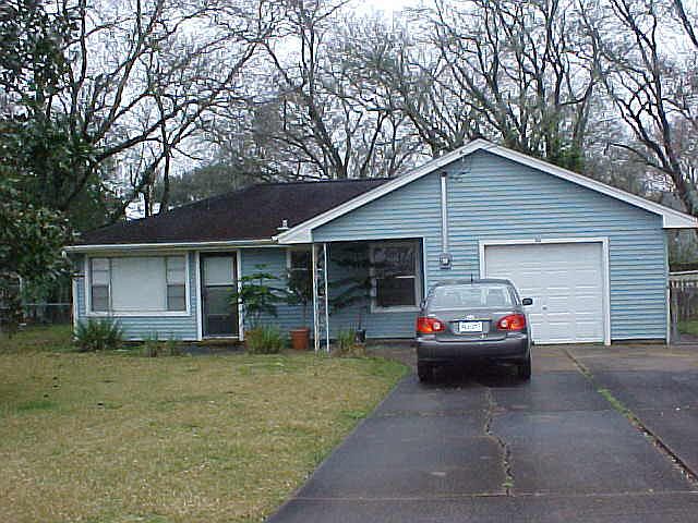 1st image of 905 Satsuma St