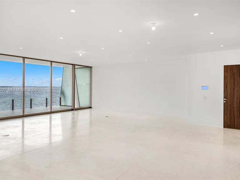 5 Grove Isle Dr — Photo 7