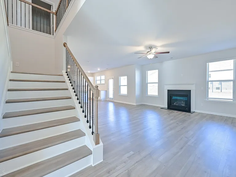 303 Eleanora Xing — Photo 10