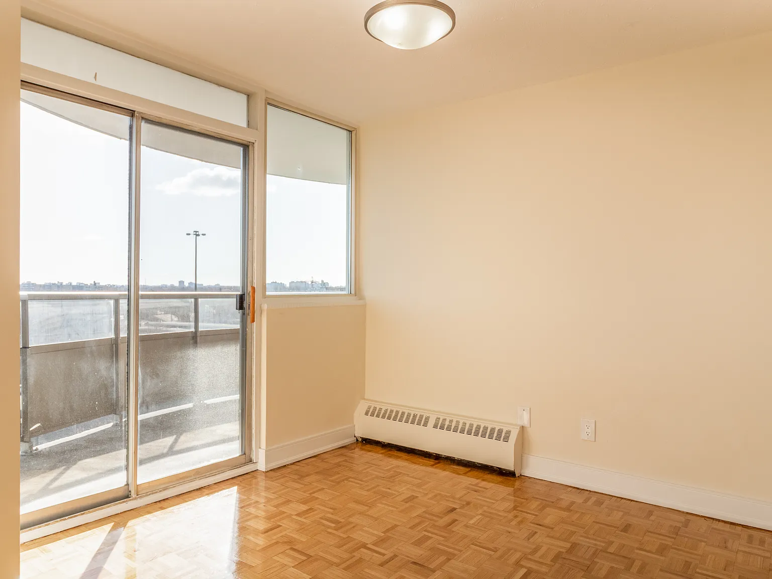 135 Fenelon Drive Toronto — Photo 3