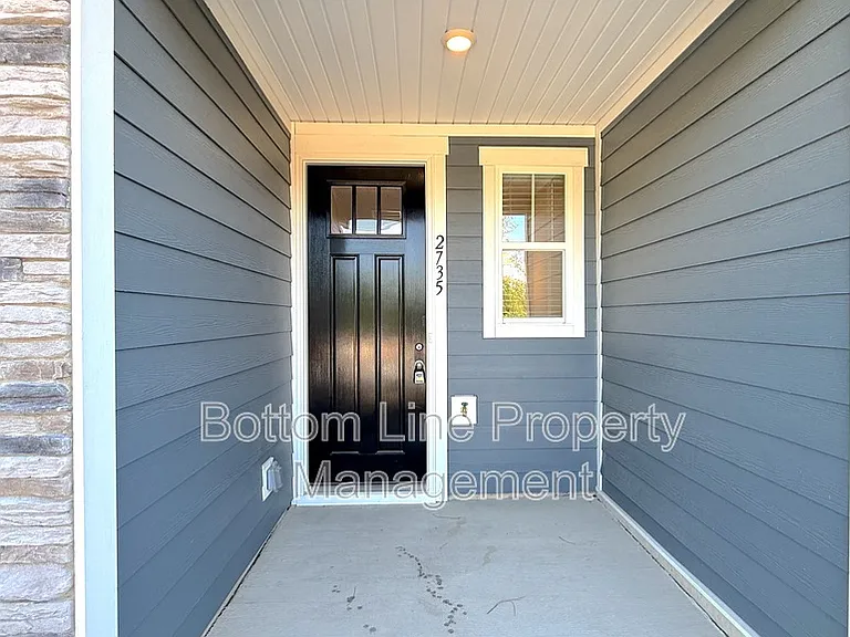 2735 Winn Mill Dr — Photo 2