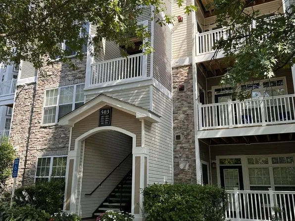 503 Sunset View Ter SE Unit 404, Leesburg, VA 20175