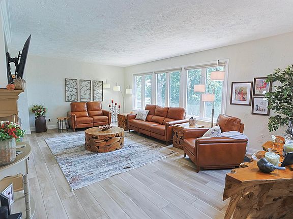 5th image of 10098 Jefferson Rd