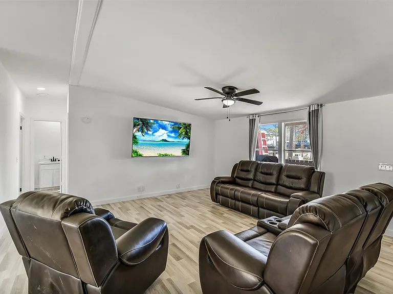 21507 Juliann Alyes — Photo 10