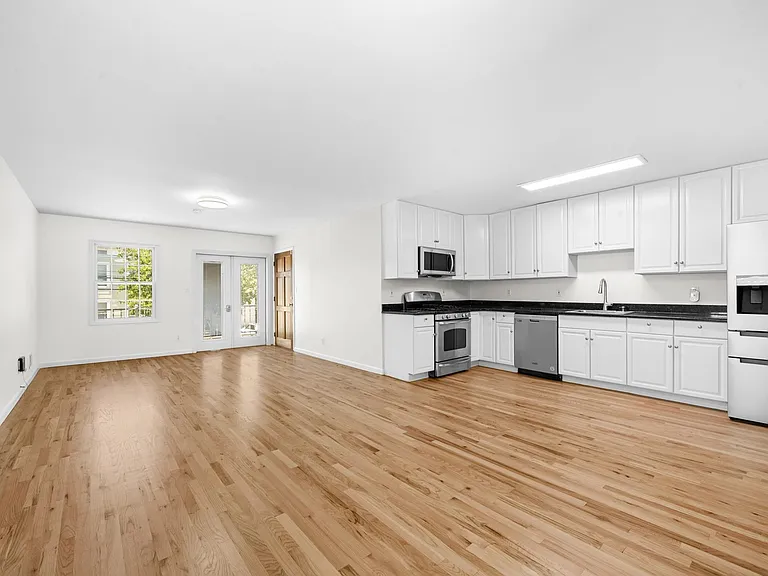 14 Elizabeth St #1 — Photo 1