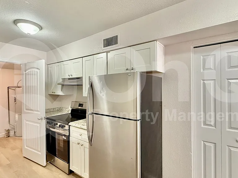 27 W Inglewood St #2 — Photo 1