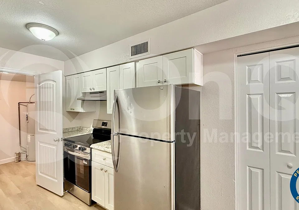 27 W Inglewood St #2