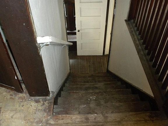 5th image of 921 Dustin St