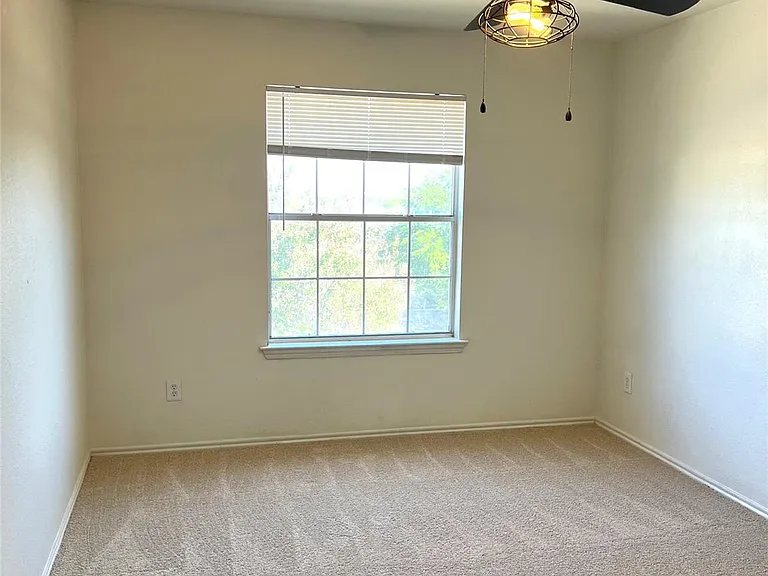 1209 Amberwood Loop — Photo 17