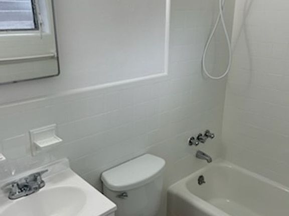 5th image of 823-827 SW 25th St #823