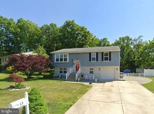 13 Woodshire Dr, Sicklerville, NJ 08081