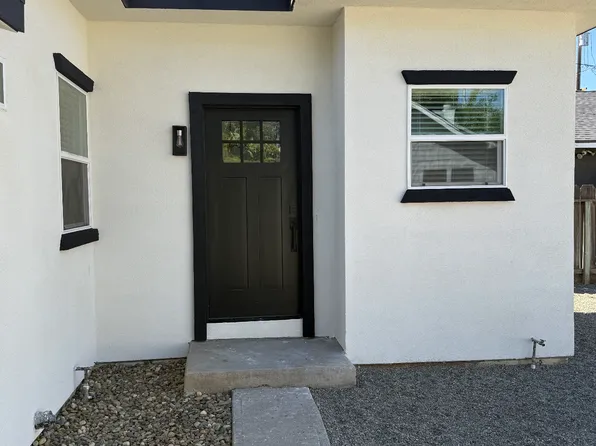835 W 21st St #B, Merced, CA 95340