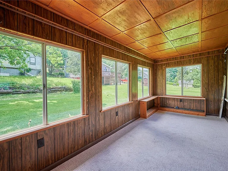 105 Derrick Ln — Photo 22