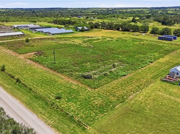 3921 County Road 334, Stockdale, TX 78160
