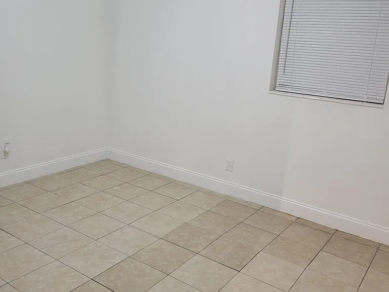4160 Gloria Ave — Photo 6