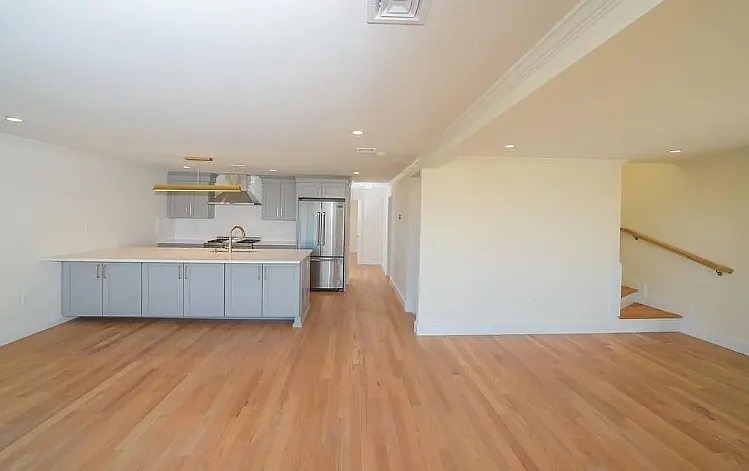 4 bed, 2100 sqft, $5,990 — Photo 3