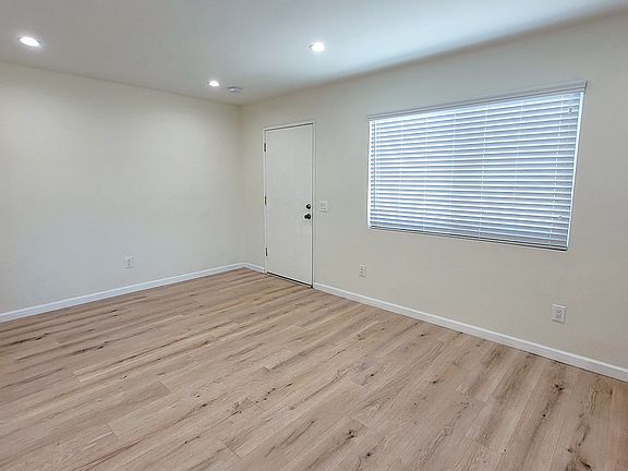 4th image of 328-330 N 4th St