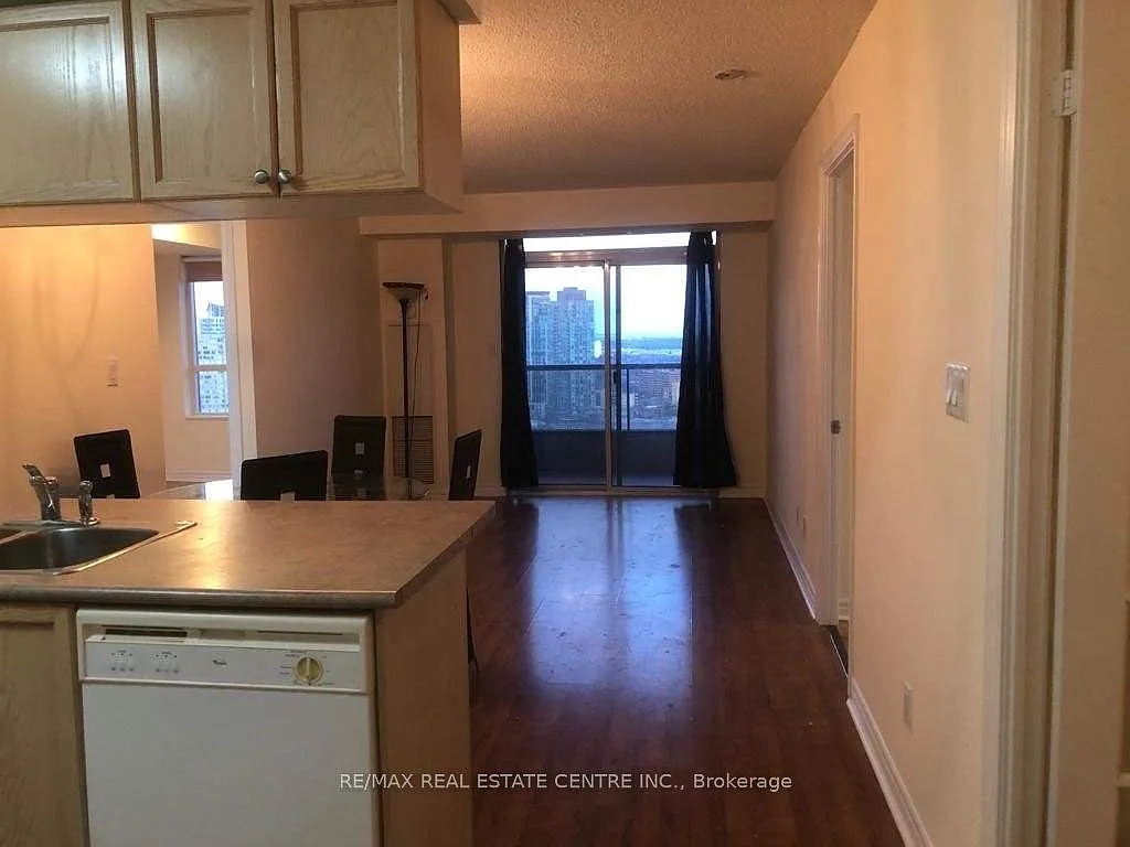 3 bed, $3,000 — Photo 2