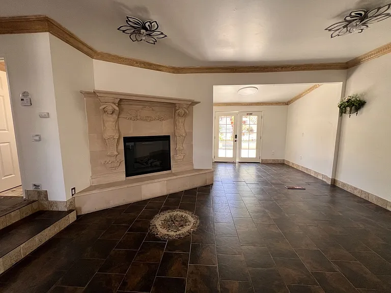 912 Yosemite Ln — Photo 8
