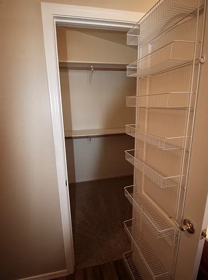 1115 E Pontiac Dr — Photo 15