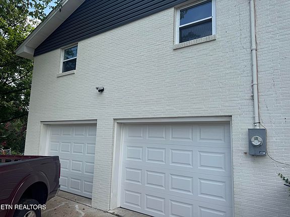 3rd image of 403 Hickory St