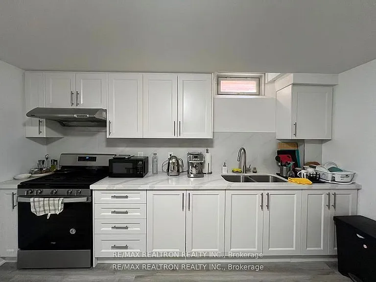 8 Queen Isabella Cres #LOWER — Photo 4