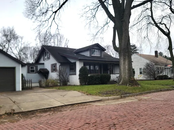809 Winter St, Pekin, IL 61554
