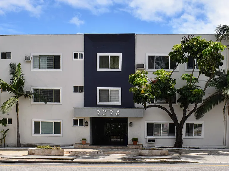 7278 Hollywood Boulevard Apartments — Photo 23