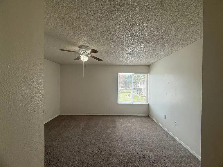 1101 Spring Meadow Dr — Photo 18