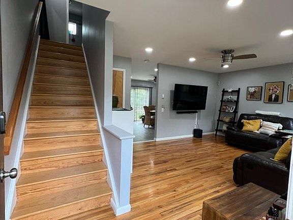 3rd image of 202 Parr Meadow Dr