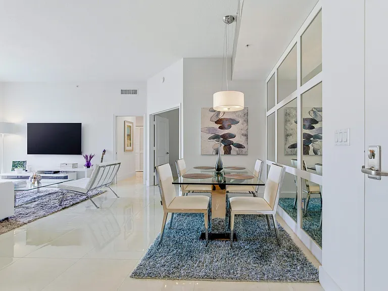 350 N Federal Hwy #Penthouse 09 — Photo 9