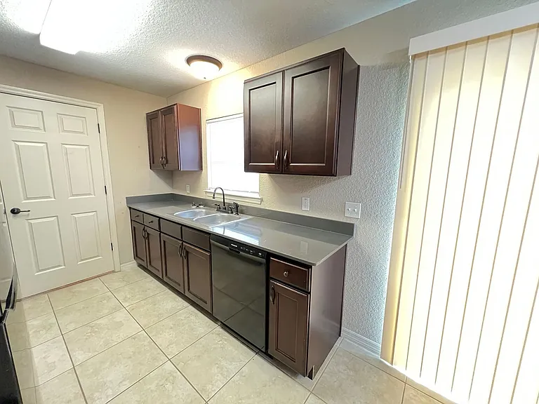 485 Marion Oaks Ln — Photo 9