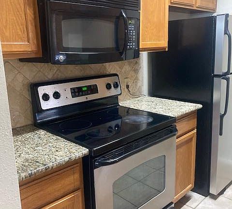 5th image of 3115 Helms St APT 302