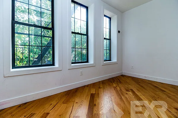 Rented by EXR | media 2