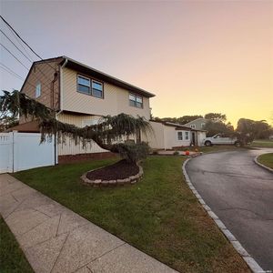 8 Cannon Drive, Holbrook, NY, 11741
