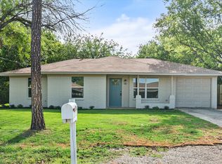 138 W 6th St, Krum, TX 76249