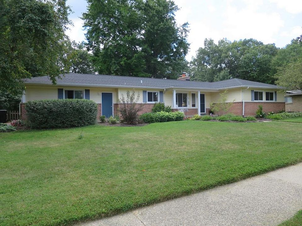 1st image of 4252 Castle Dr SE