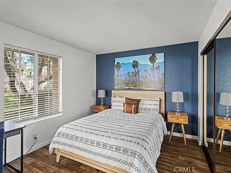 500 S Farrell Dr — Photo 4