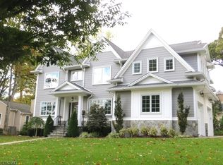 4 Garret Pl, Glen Rock, NJ 07452