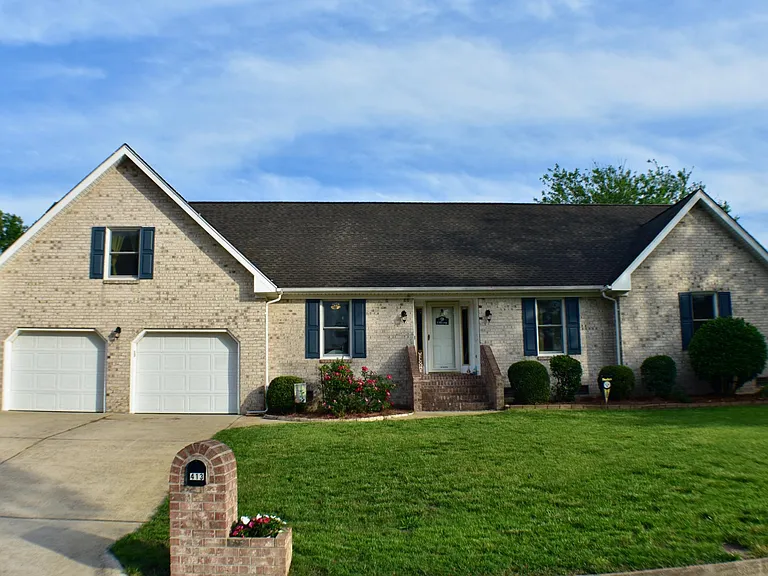 413 Southern Oak Dr — Photo 2