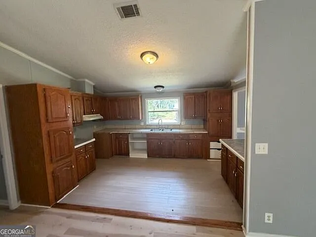 4 bed, 2.5 bath, 2072 sqft, $1,500 — Photo 3