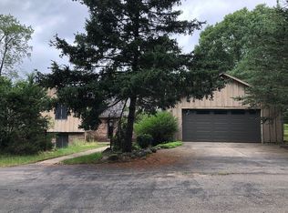 450 Lone Tree Rd, Milford, MI 48380
