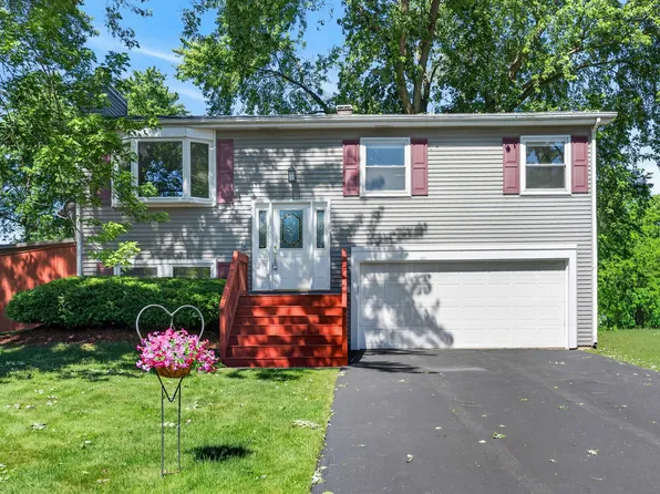 802 S Prairie Ave, Bartlett, IL 60103